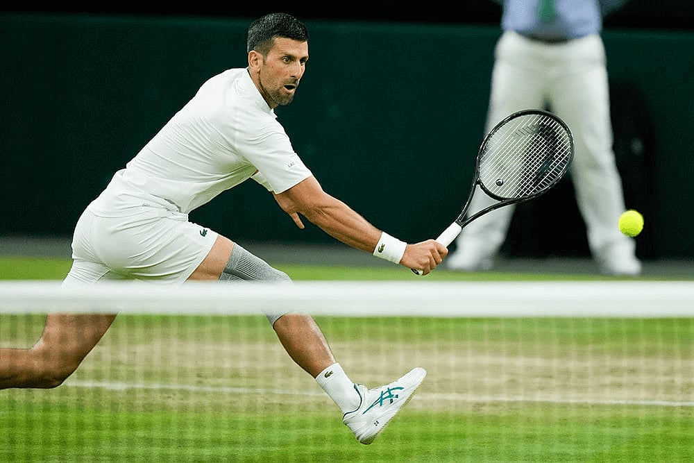 Novak Djokovic plays a return shot against Rune - Photo: Mosa'ab Elshamy